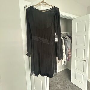 DEX Elegant Black Long Sleeve Dress
